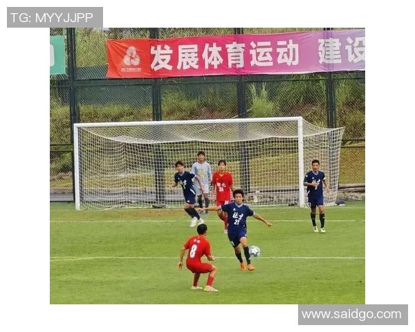 武汉足球队在邀请赛中的灵活性展现与战术创新分析